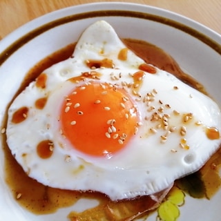 焼き肉のタレとごまの目玉焼き